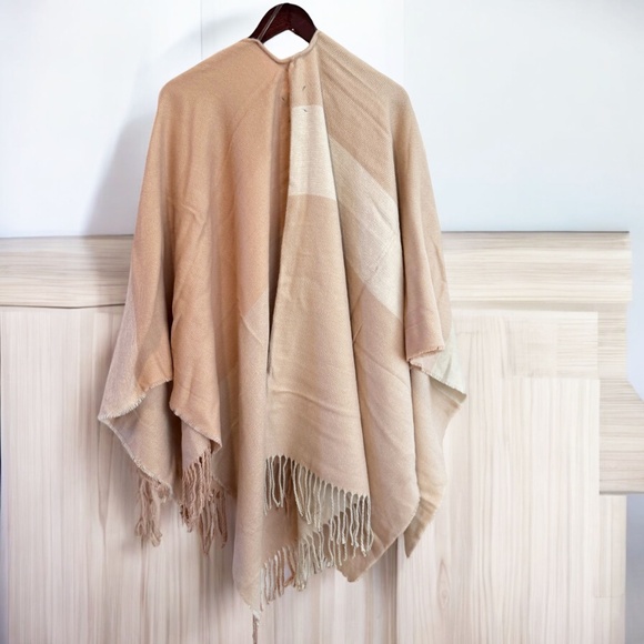 SOIA & KYO Poncho Woven Scarfigan with Fringe in Quartz One Size NWT - Picture 8 of 10